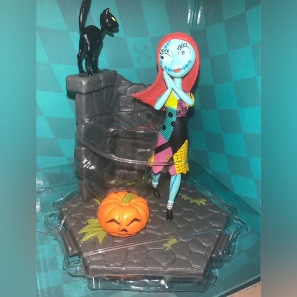 Nightmare Before Christmas Connect a Scene Sally Figurine in Box